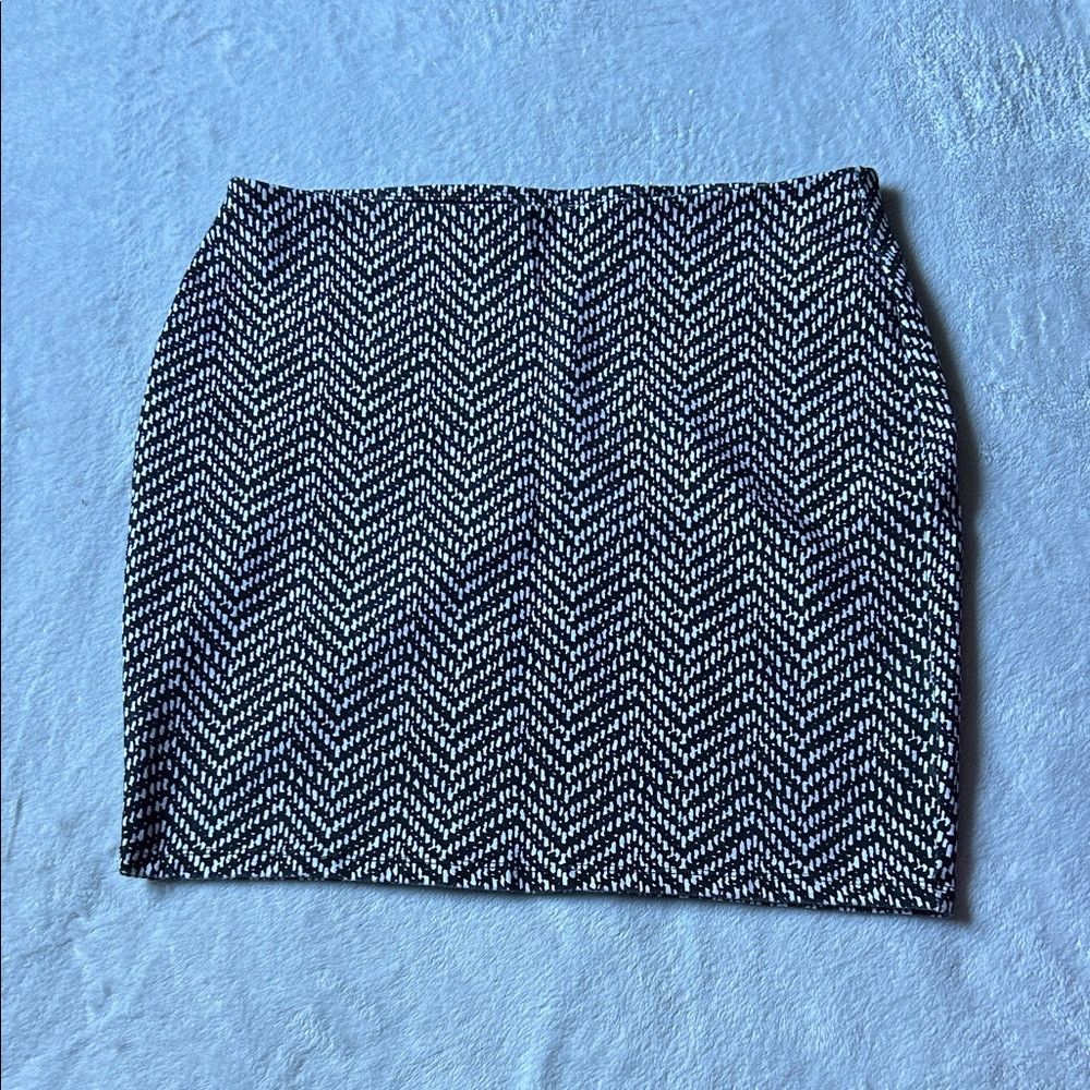Old Navy Black and White Chevron Pencil Skirt
